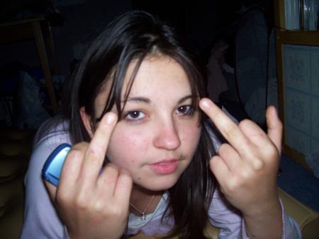 marina en tenu de combat pour aller dormir